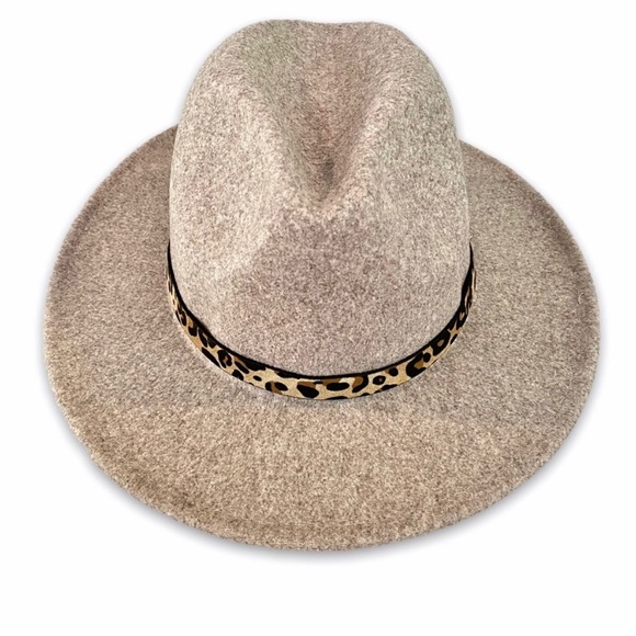 NWT Oak River Company Panama Felt Fedora Hat, OS.
New condition with tags. - Picture 7 of 9